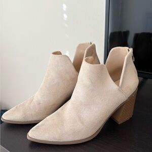 Boots size 8